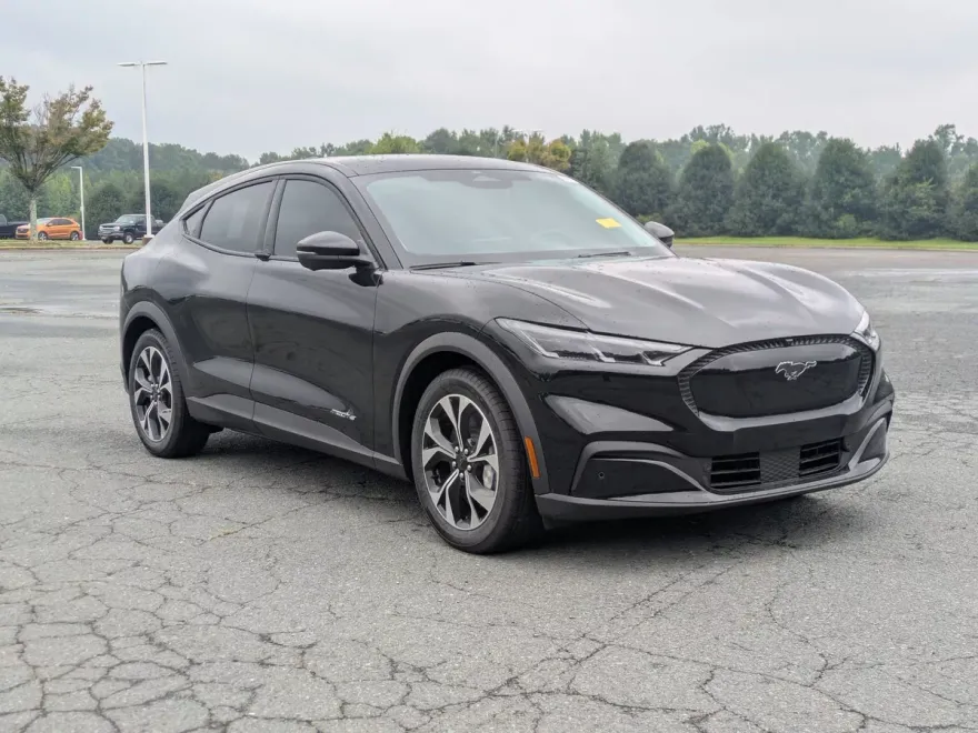 2025 Ford Mustang Mach-E Select photo 1
