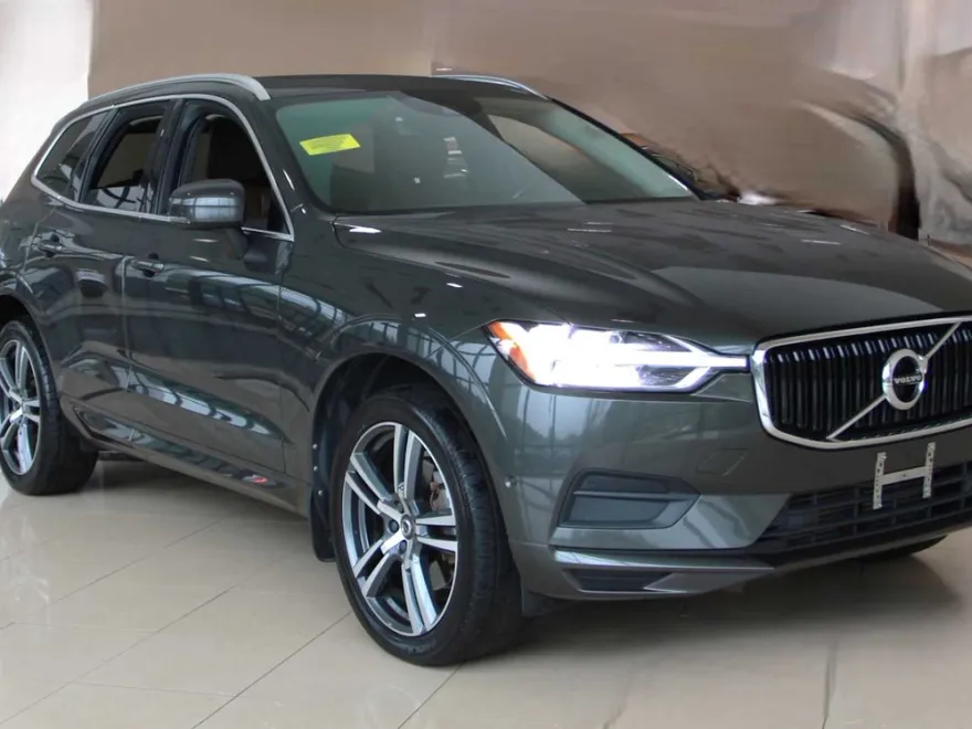 2018 Volvo XC60 Momentum photo 1