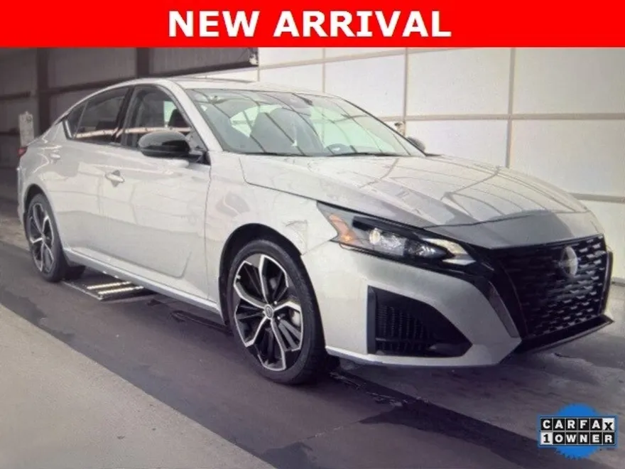 2025 Nissan Altima SR photo 1