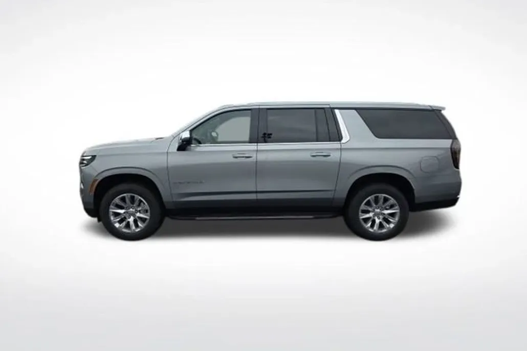 2025 Chevrolet Suburban Premier photo 1