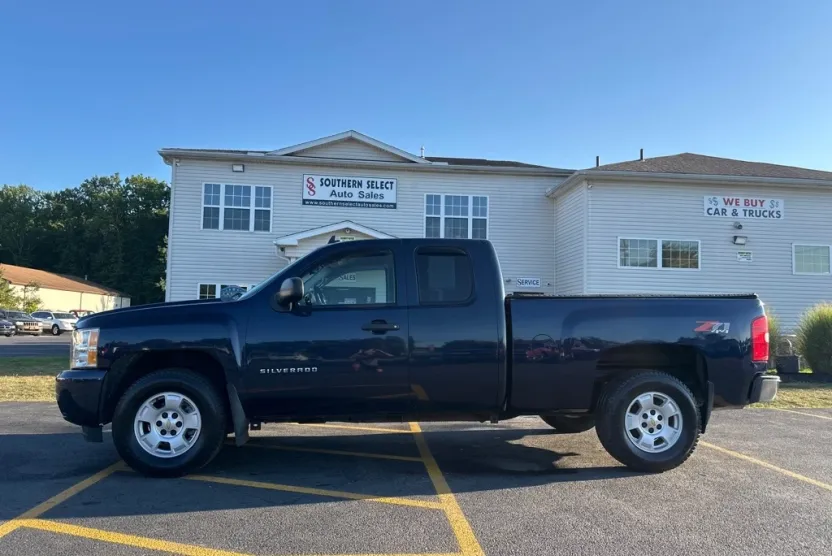 2011 Chevrolet Silverado 1500 LT photo 1