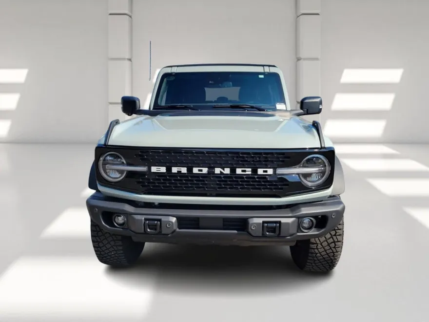2023 Ford Bronco Base photo 1