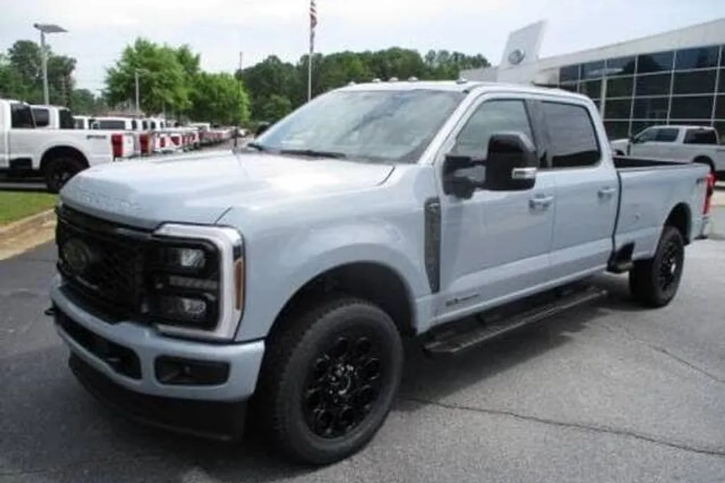 2025 Ford F-350 Lariat photo 1