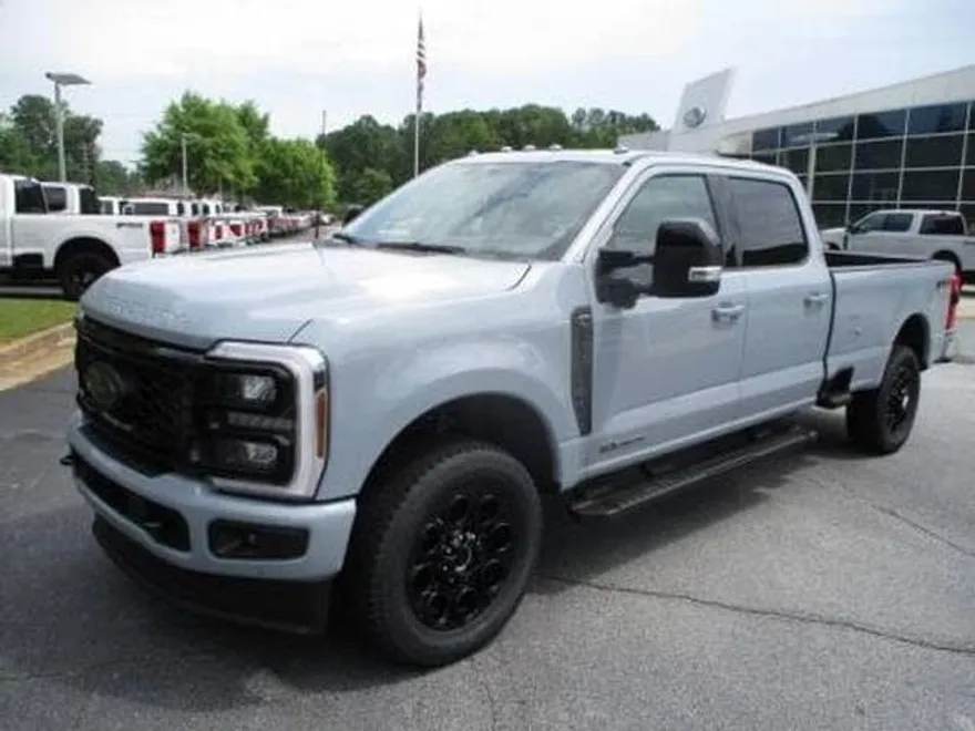 2025 Ford F-350 Lariat photo 1