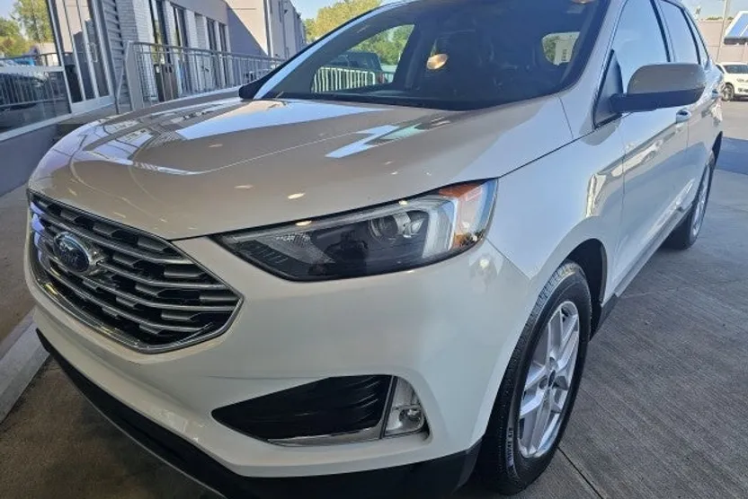 2022 Ford Edge SEL photo 1