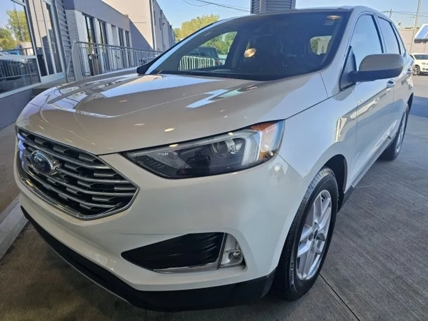 2022 Ford Edge SEL photo 1