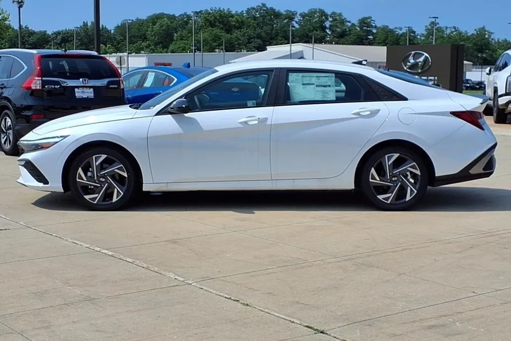 2025 Hyundai Elantra Hybrid SEL Sport photo 1