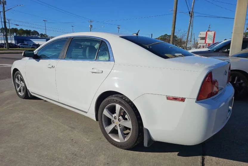 2011 Chevrolet Malibu 1LT photo 1