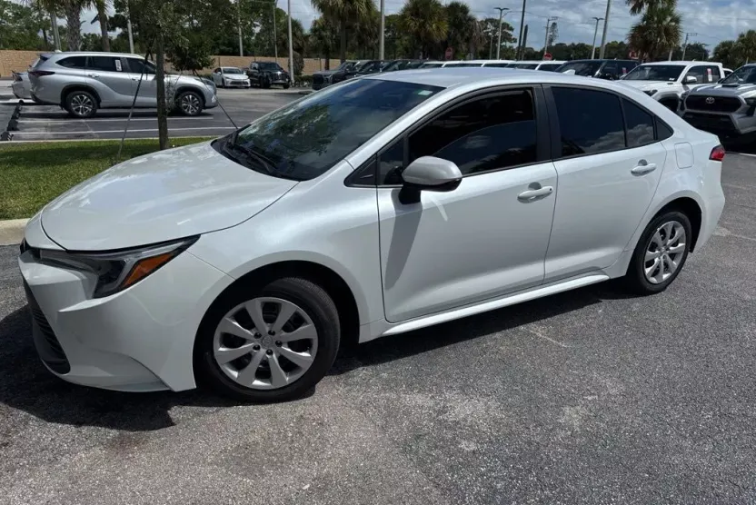 2024 Toyota Corolla Hybrid LE photo 1