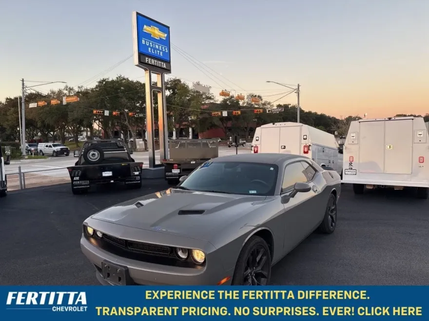 2023 Dodge Challenger SXT photo 1