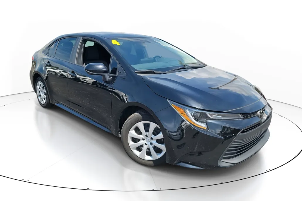 2024 Toyota Corolla LE photo 1