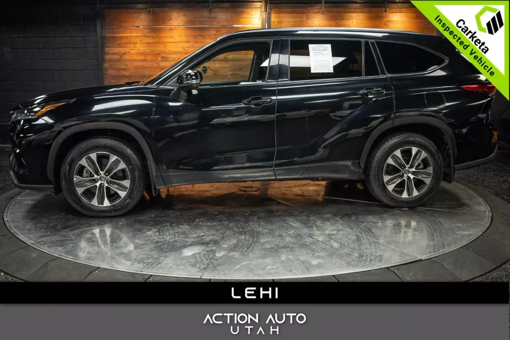 2021 Toyota Highlander XLE photo 1