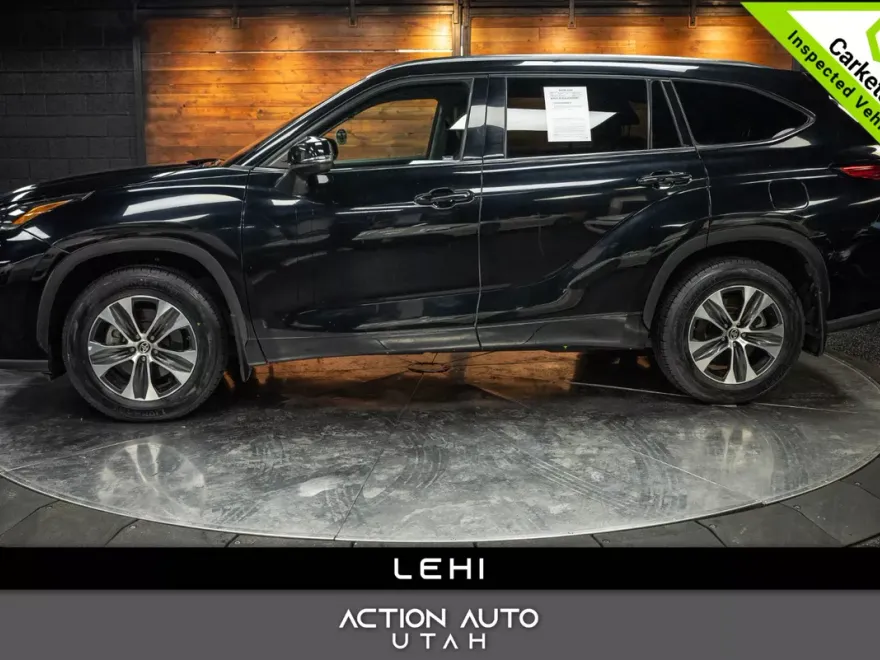 2021 Toyota Highlander XLE photo 1