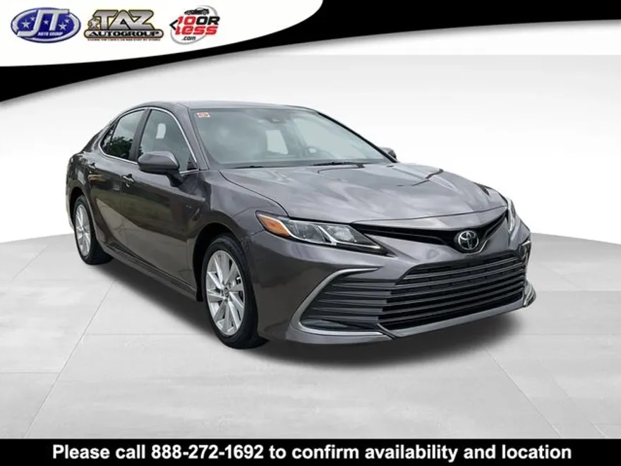 2022 Toyota Camry LE photo 1