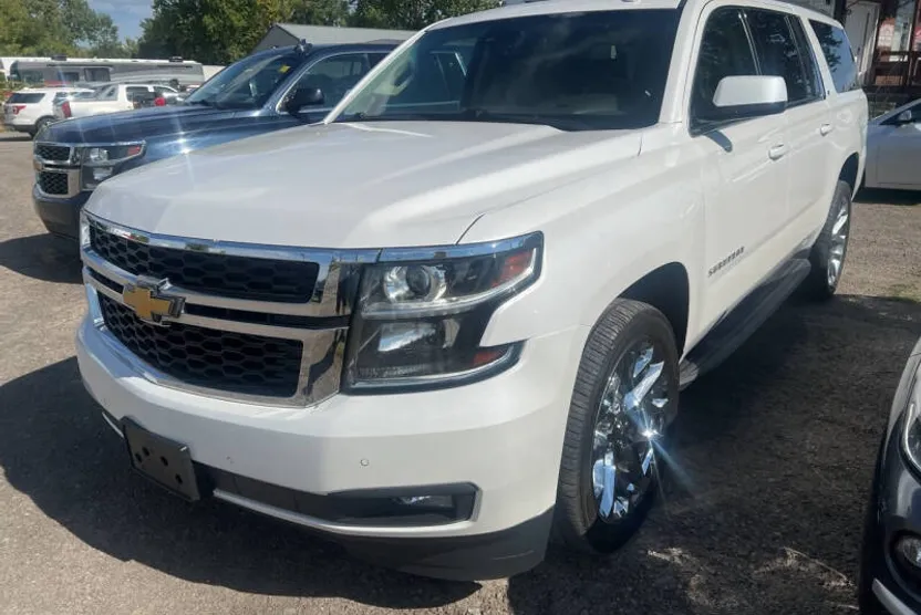 2020 Chevrolet Suburban LT photo 1
