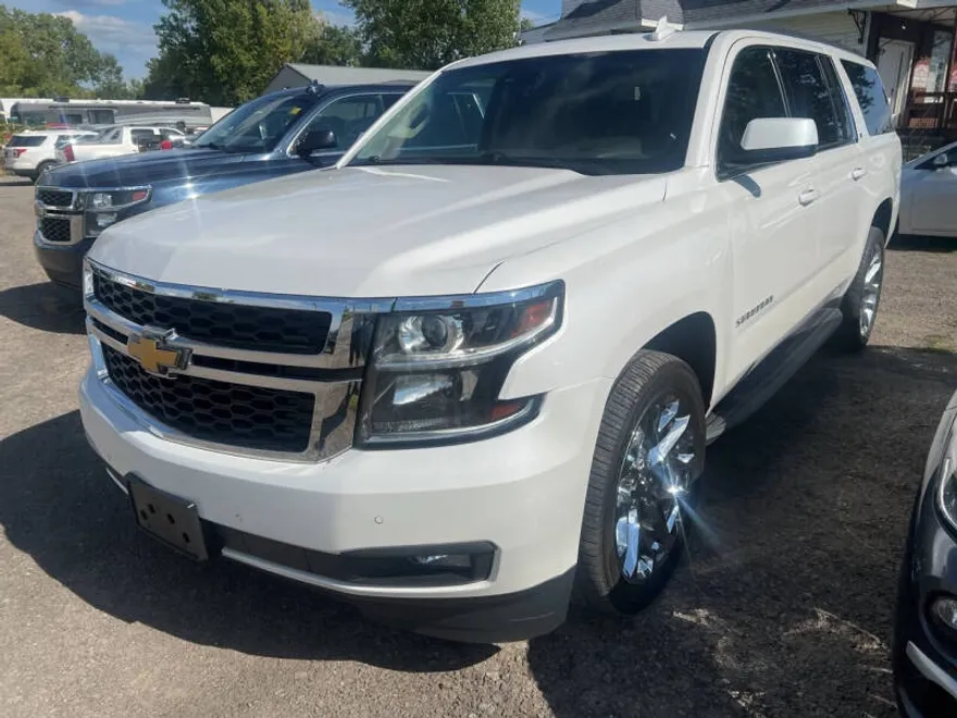 2020 Chevrolet Suburban LT photo 1