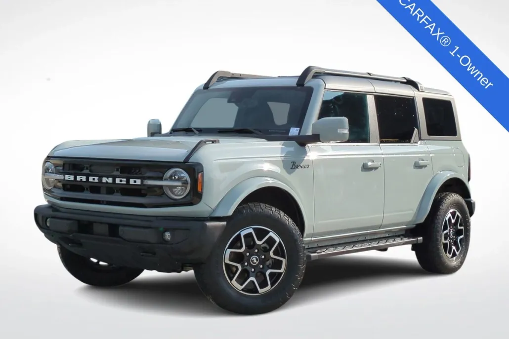 2022 Ford Bronco Outer Banks photo 1