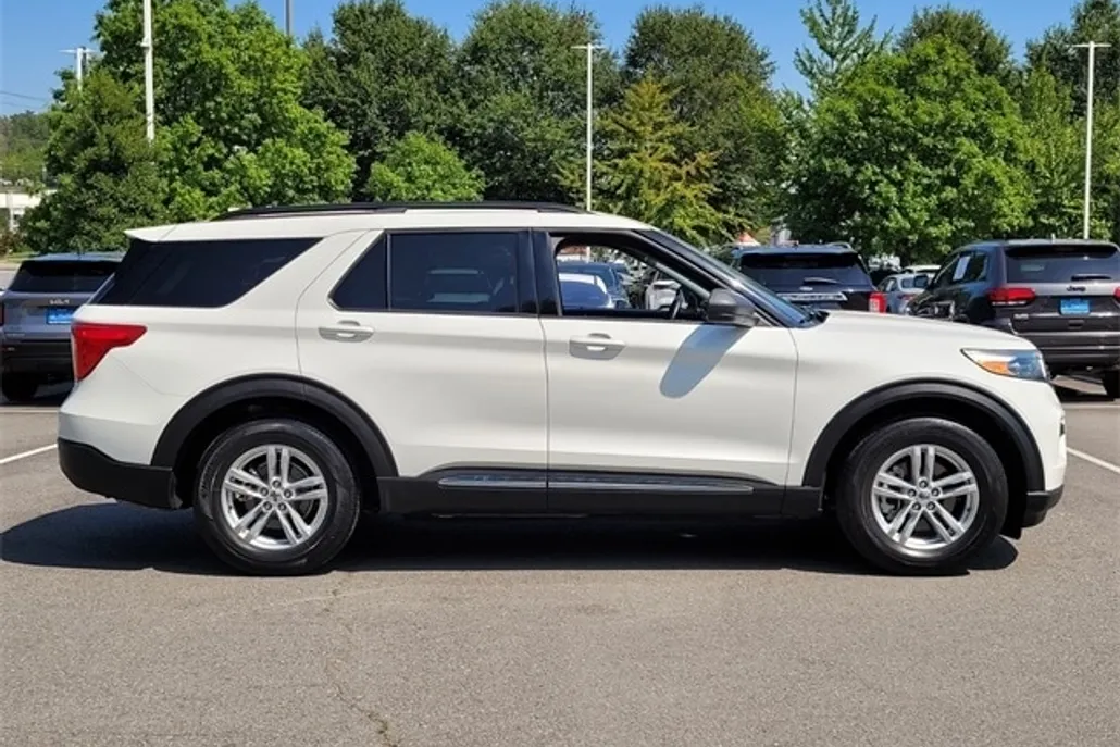 2022 Ford Explorer XLT photo 1