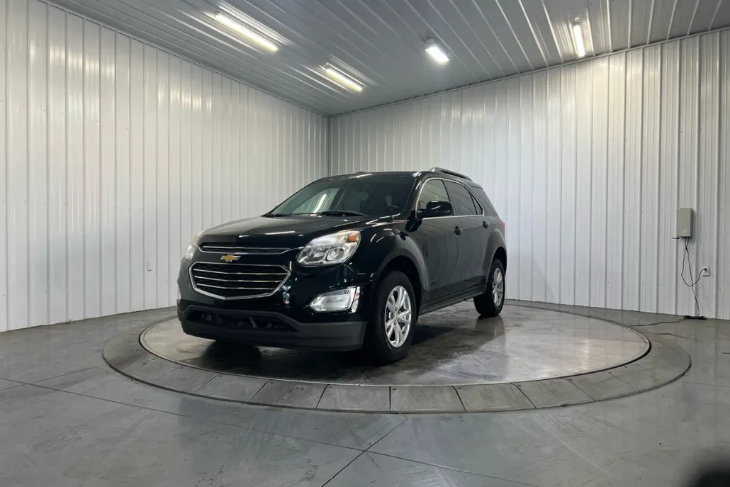 2017 Chevrolet Equinox LT photo 1