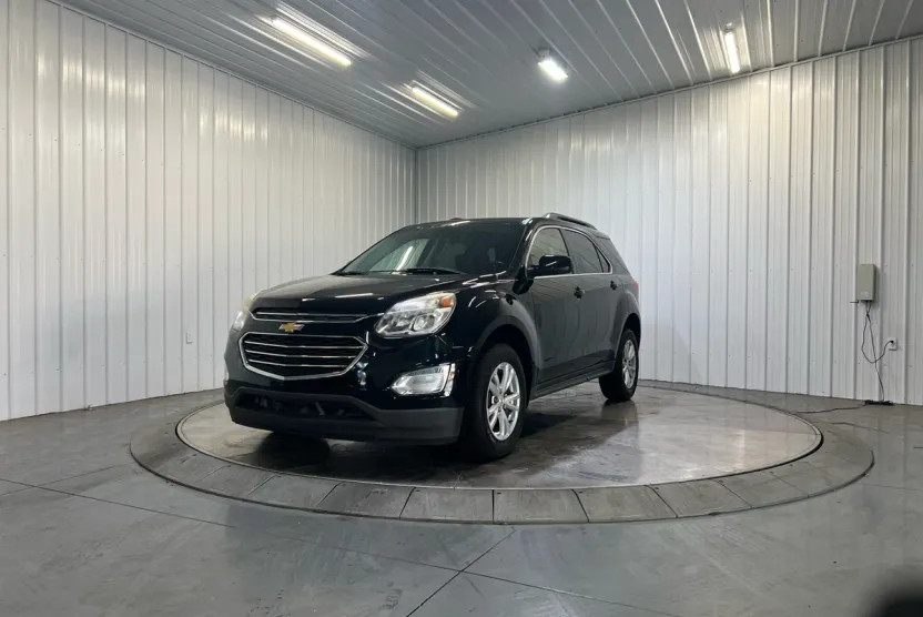 2017 Chevrolet Equinox LT photo 1