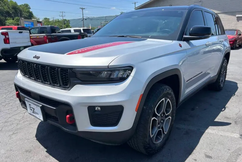 2022 Jeep Grand Cherokee Trailhawk photo 1
