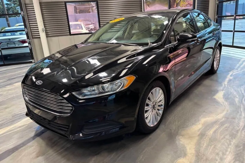 2016 Ford Fusion Hybrid SE photo 1