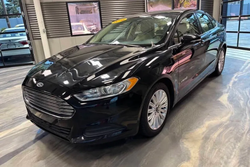 2016 Ford Fusion Hybrid SE photo 1