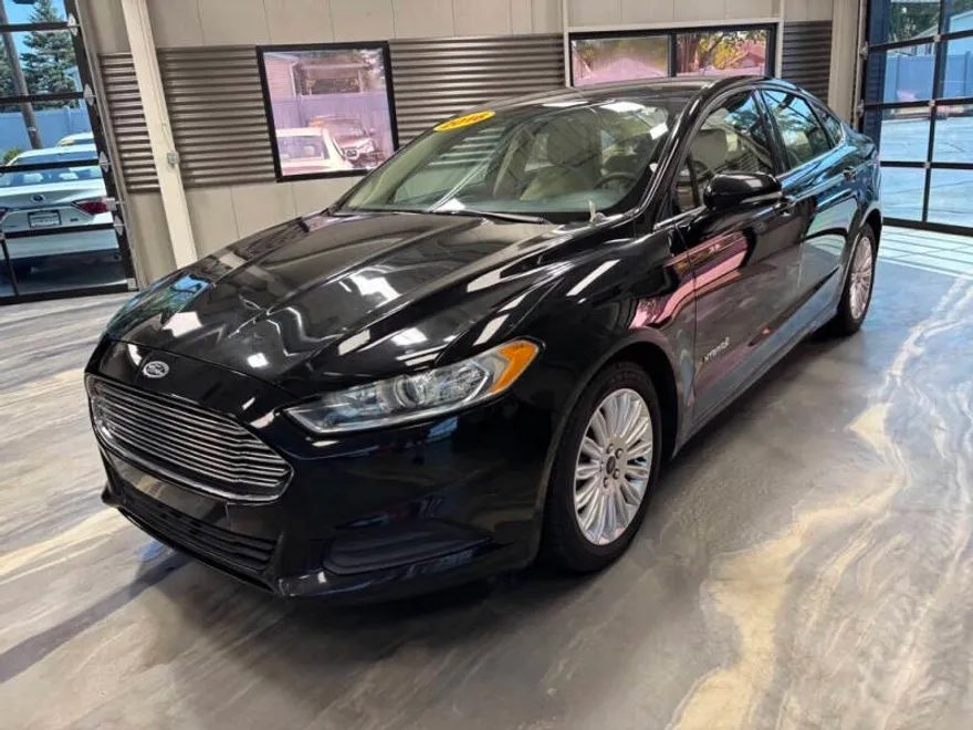 2016 Ford Fusion Hybrid SE photo 1