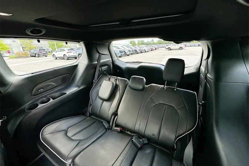 2021 Chrysler Pacifica Limited photo 1