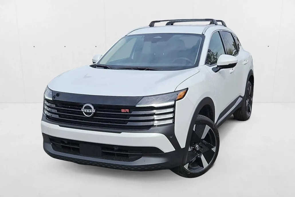 2025 Nissan Kicks SR photo 1