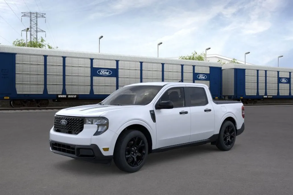 2025 Ford Maverick XLT photo 1