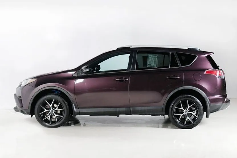 2016 Toyota RAV4 SE photo 1