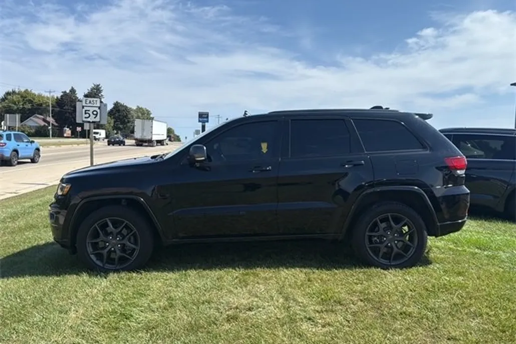 2021 Jeep Grand Cherokee Anniversary Edition photo 1