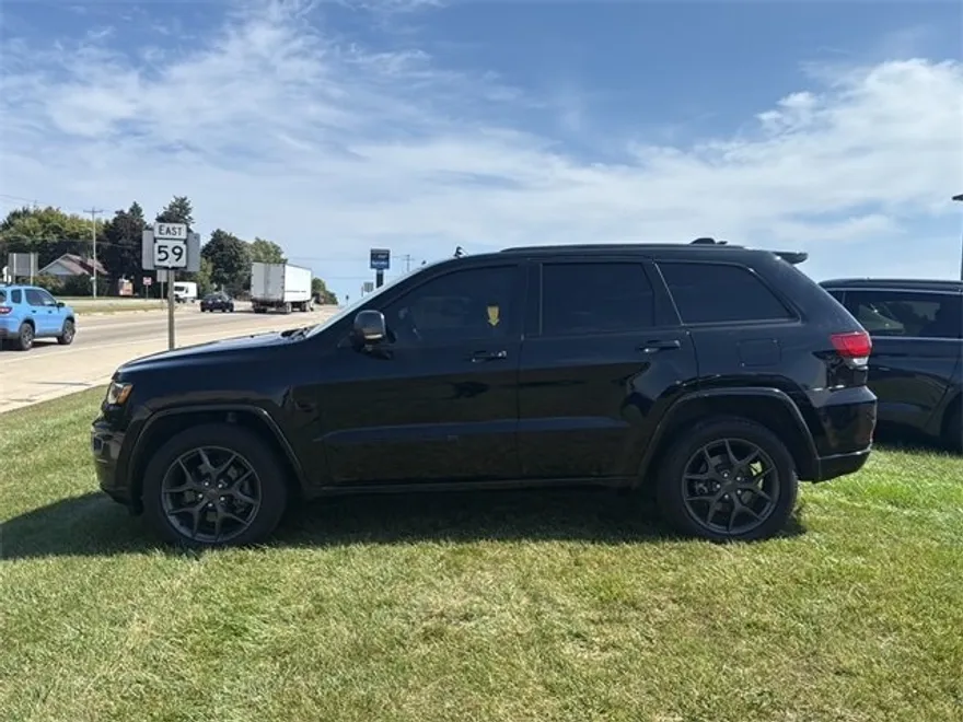 2021 Jeep Grand Cherokee Anniversary Edition photo 1