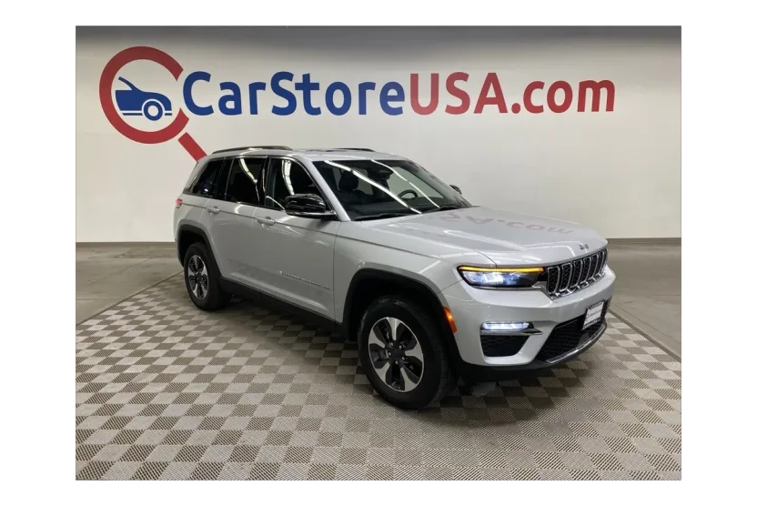 2023 Jeep Cherokee Base photo 1