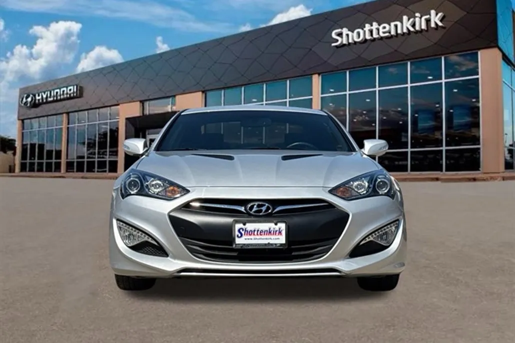 2016 Hyundai Genesis Coupe 3.8 photo 1