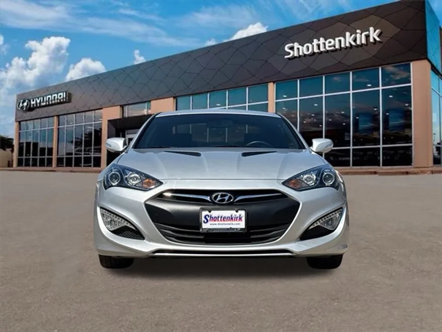2016 Hyundai Genesis Coupe 3.8 photo 1