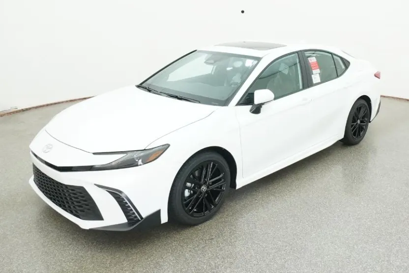2025 Toyota Camry SE photo 1