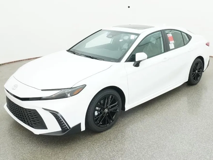 2025 Toyota Camry SE photo 1