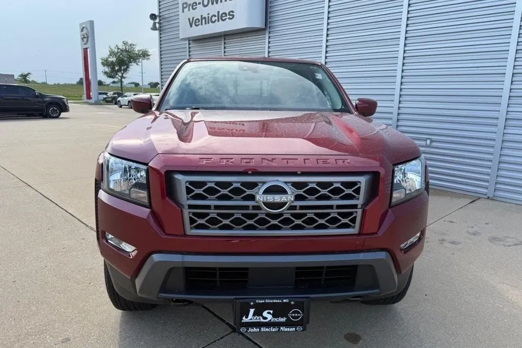 2024 Nissan Frontier SV photo 1