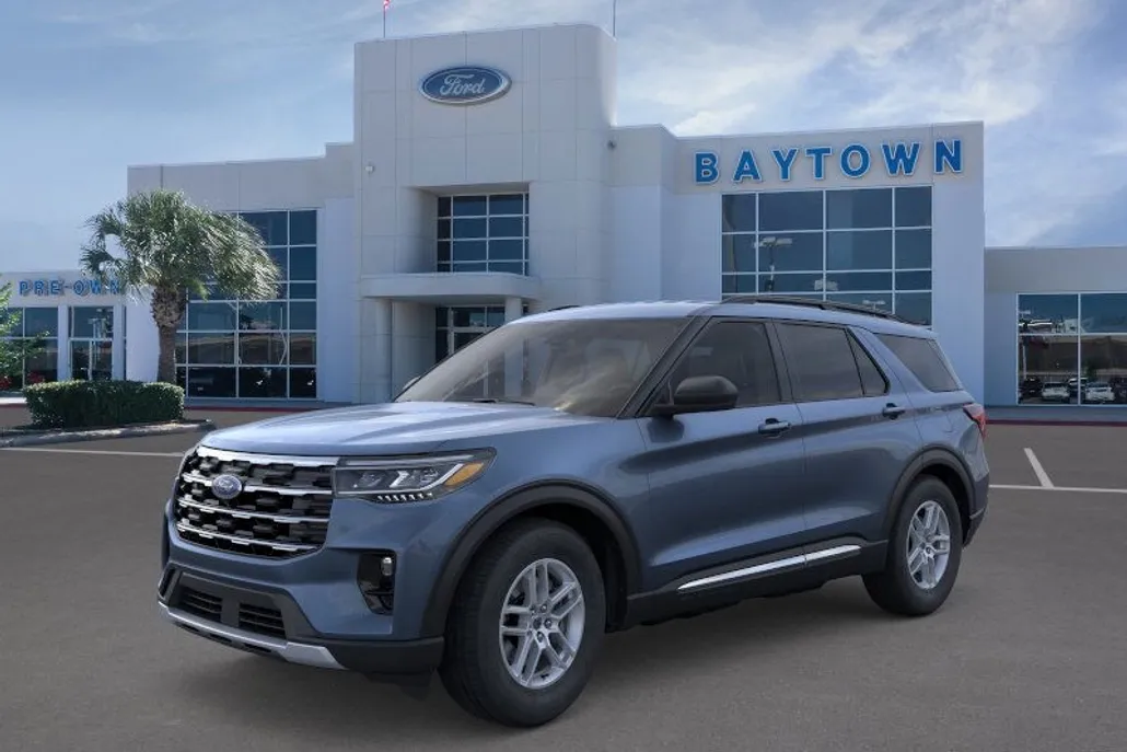 2025 Ford Explorer photo 1