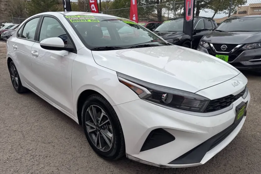 2024 Kia Forte LXS photo 1