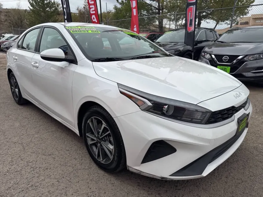 2024 Kia Forte LXS photo 1