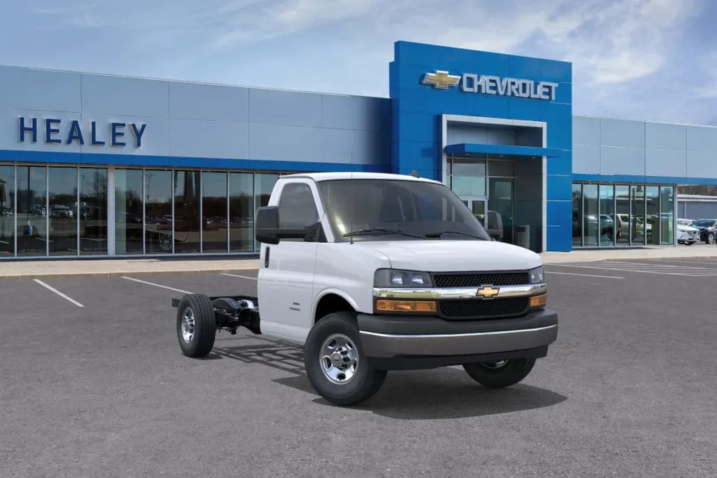 2025 Chevrolet Express 3500 Cutaway Van photo 1