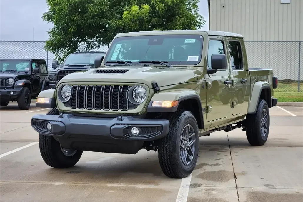 2025 Jeep Gladiator Sport S photo 1