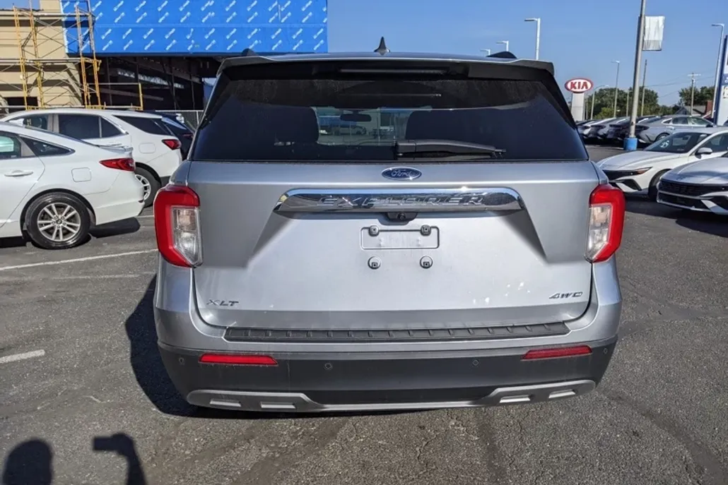 2023 Ford Explorer XLT photo 1