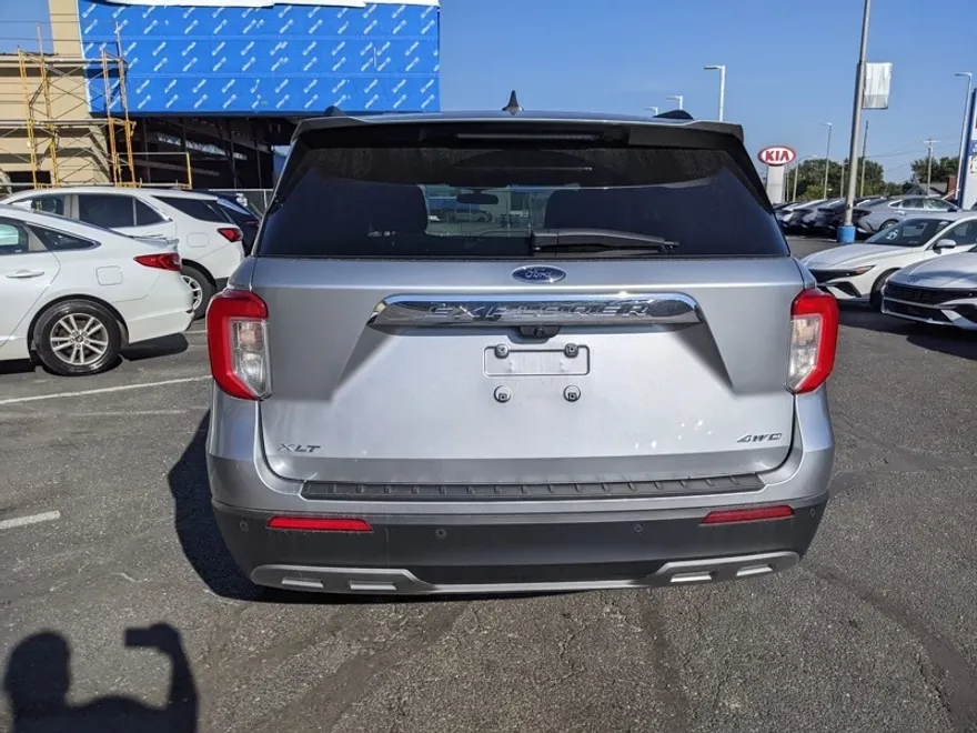2023 Ford Explorer XLT photo 1