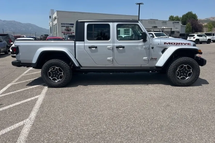 2023 Jeep Gladiator Mojave photo 1