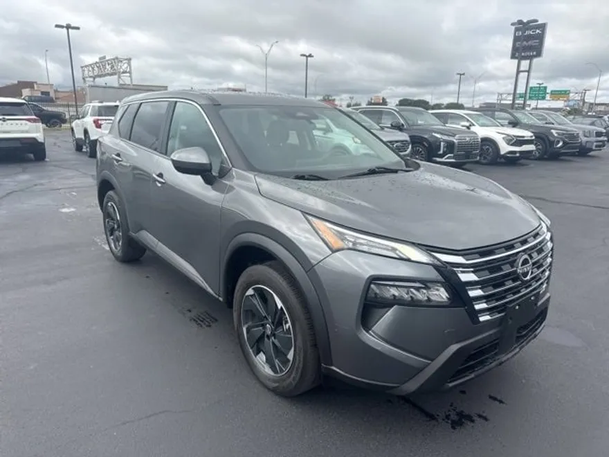 2024 Nissan Rogue SV photo 1