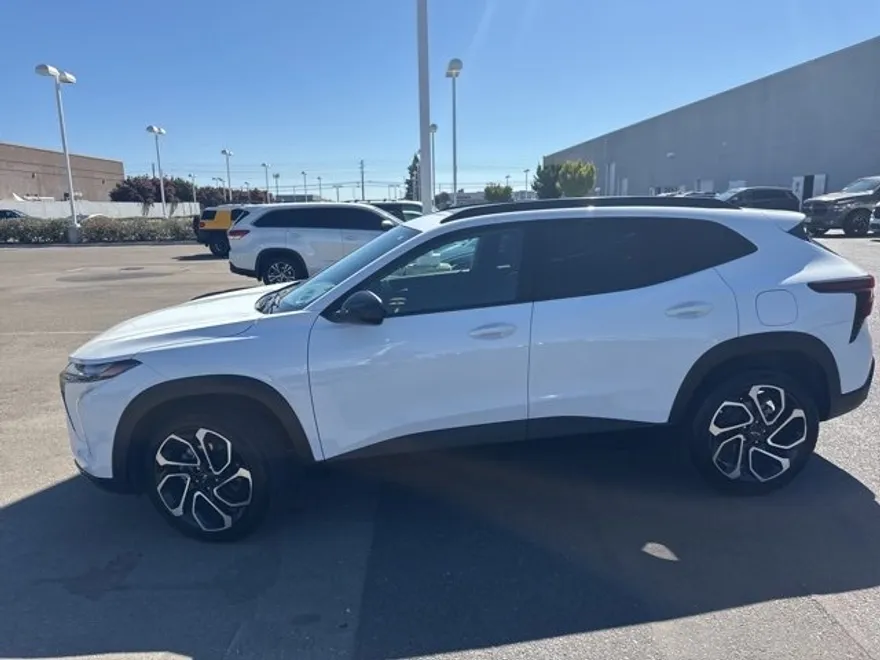 2024 Chevrolet Trax photo 1
